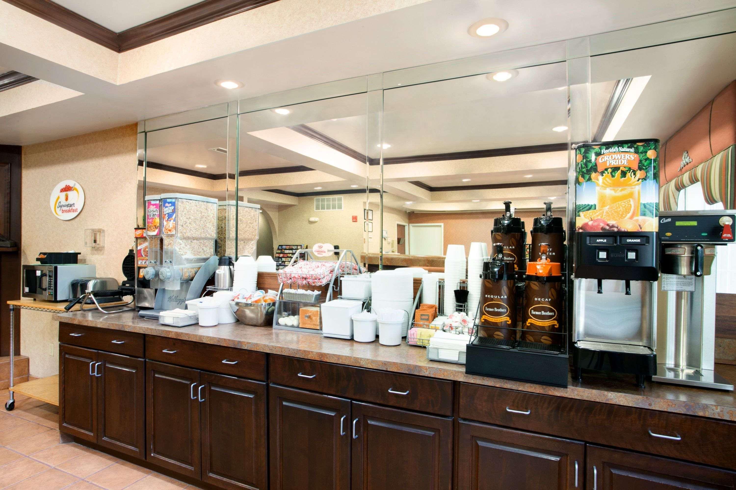 Super 8 By Wyndham Grayville Buitenkant foto